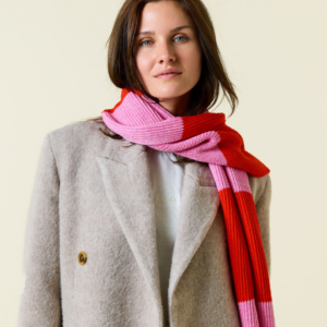 Alternative view of Beanie & gestreifter Schal im Set